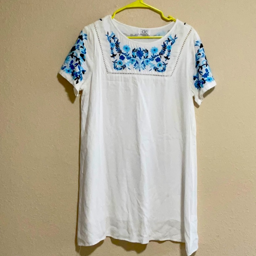 NWOT C|C White Embroidered Dress
